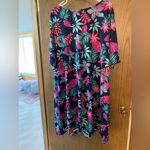 Escapada Living (La Mer Luxe) Floral Shift Dress Size 1x - Picture 2 of 6